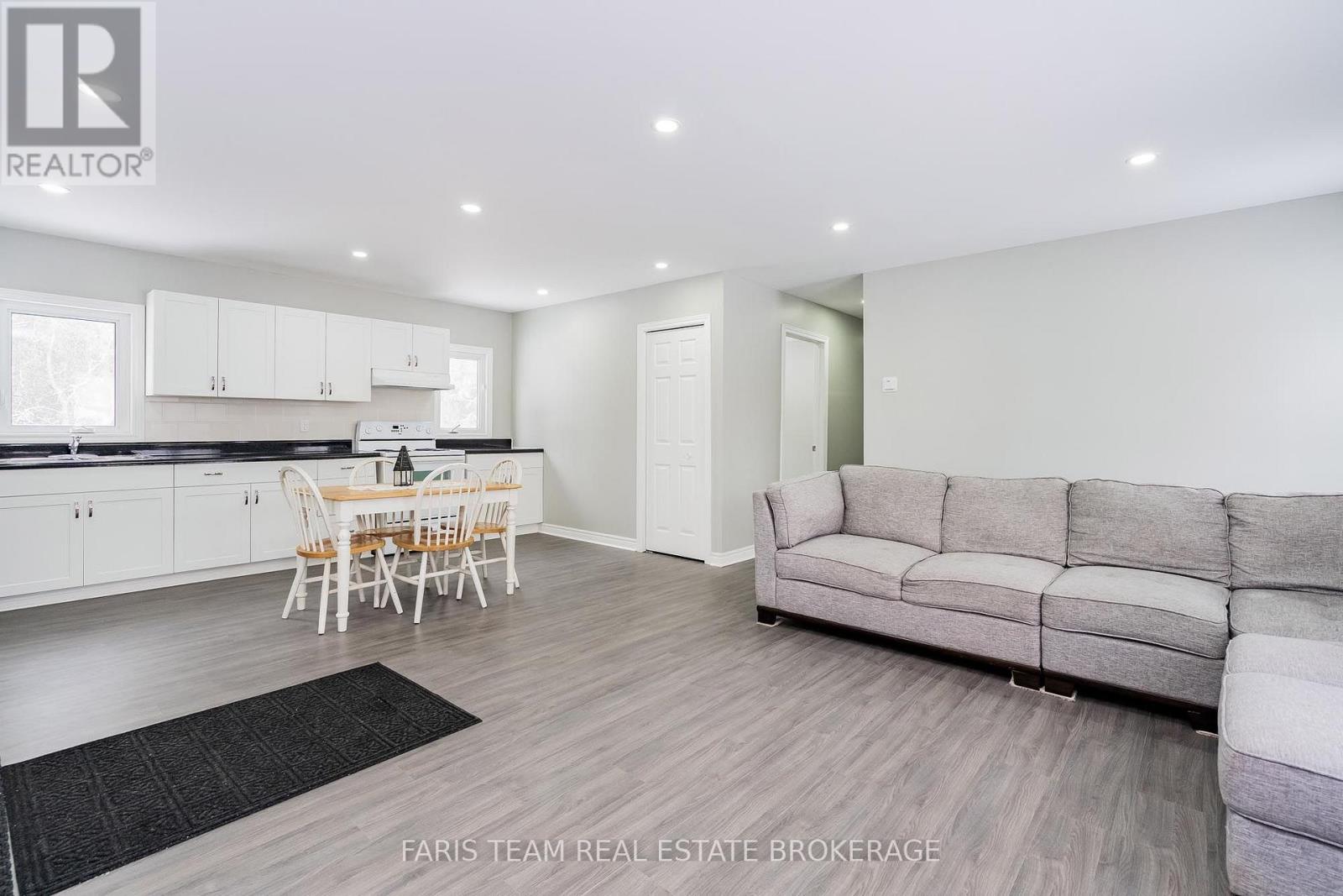 3554 John Street Property Photo 14