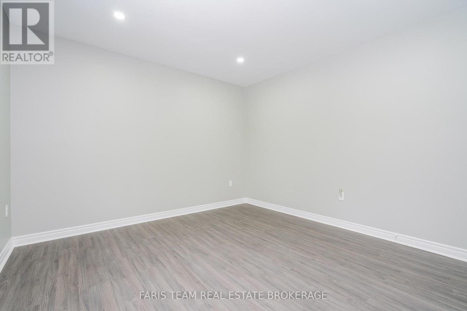 3554 John Street Property Photo 16