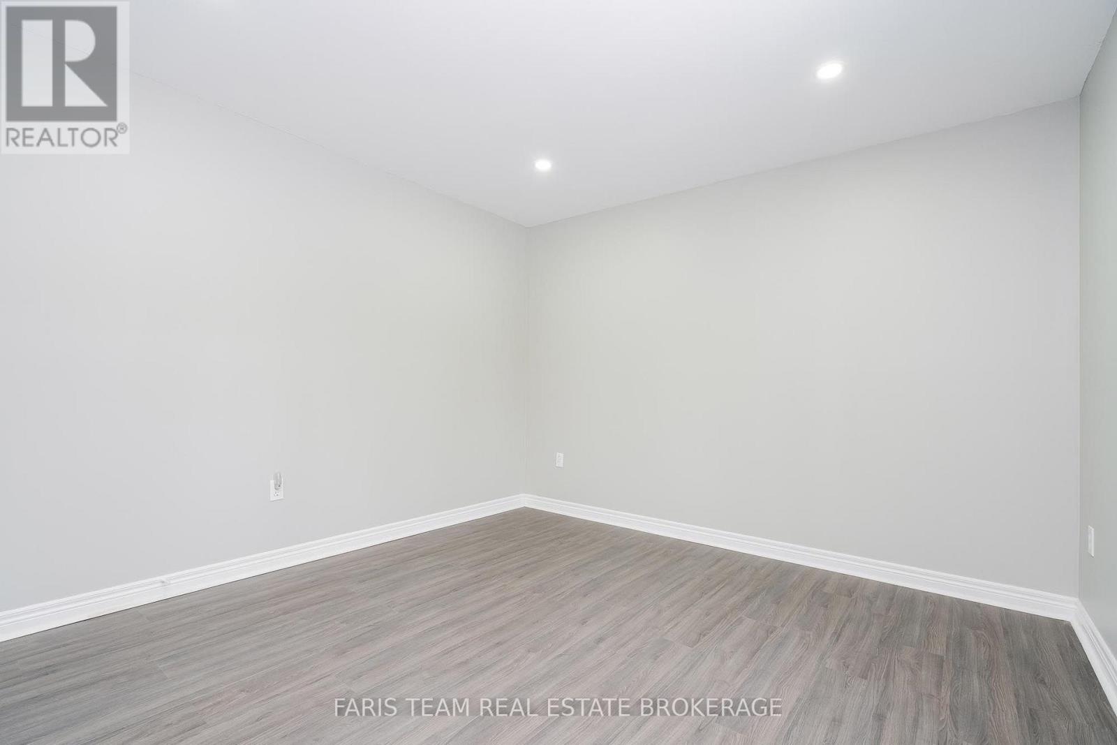 3554 John Street Property Photo 20