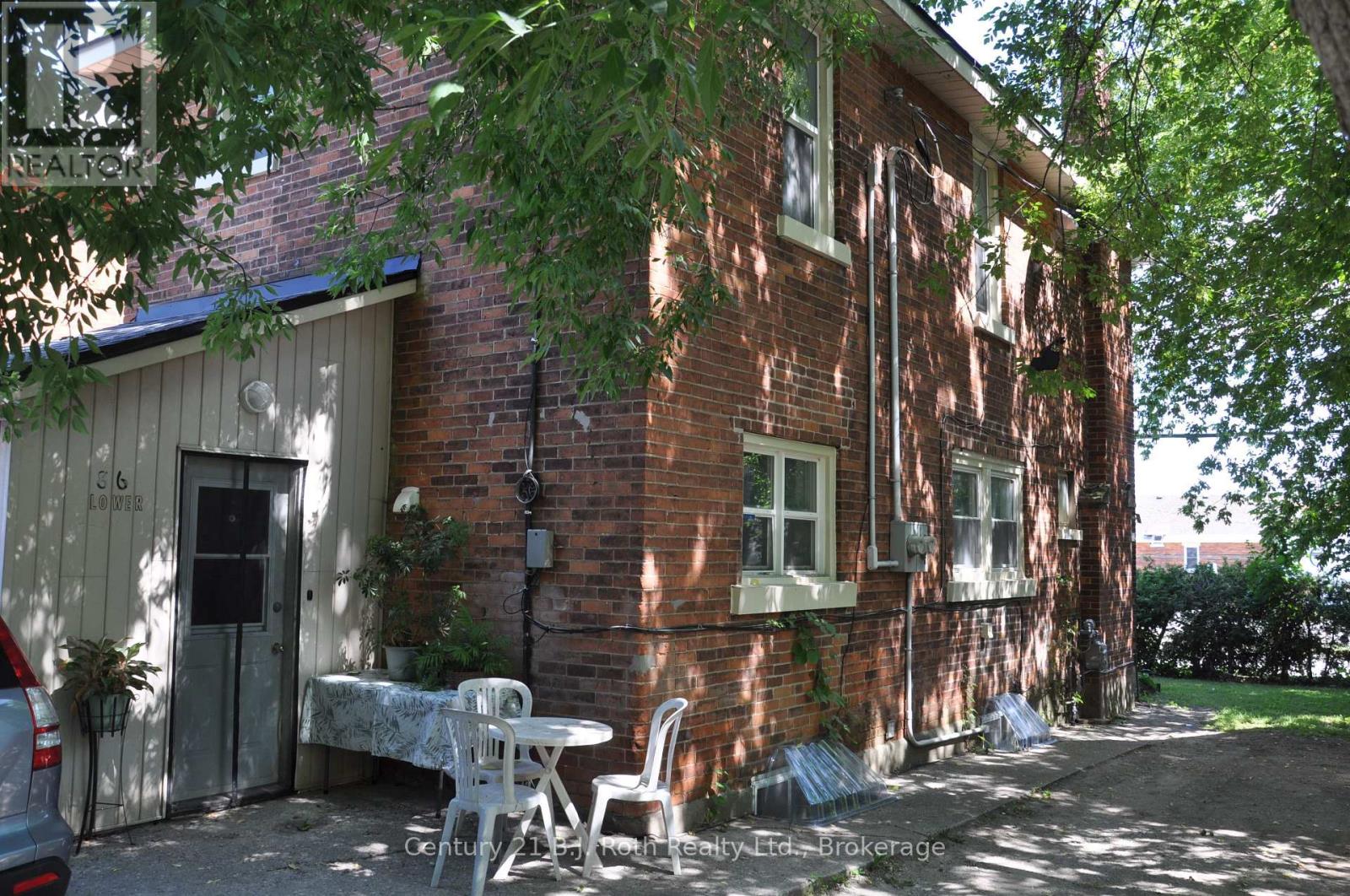 84 Mississaga Street W Property Photo 7