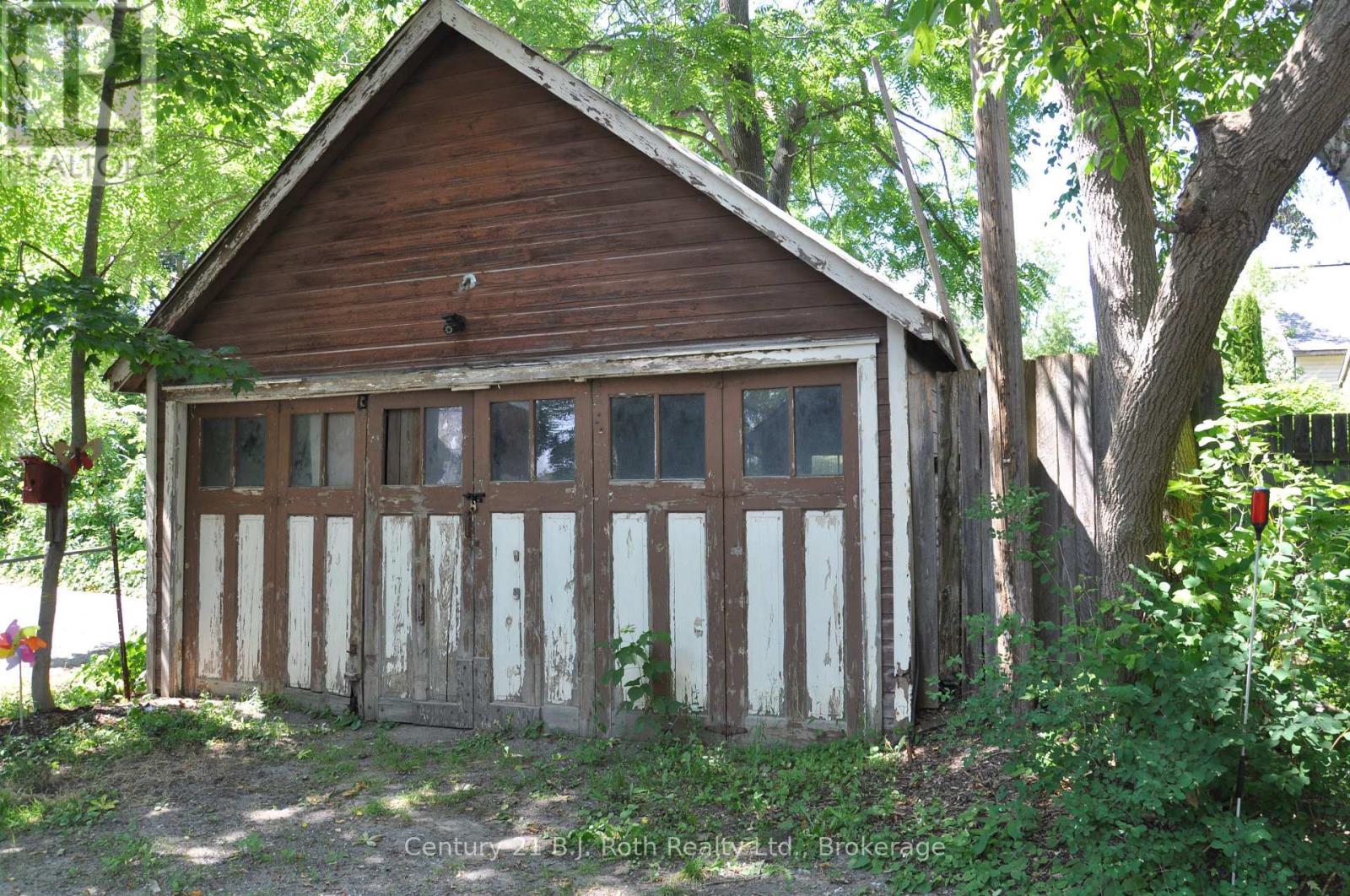 84 Mississaga Street W Property Photo 8