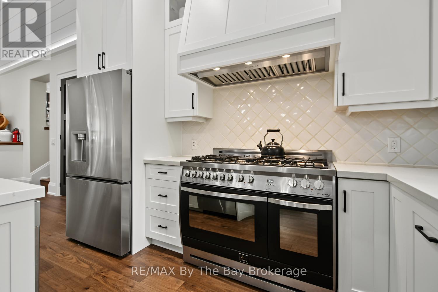 208 Thomas Street Property Photo 3