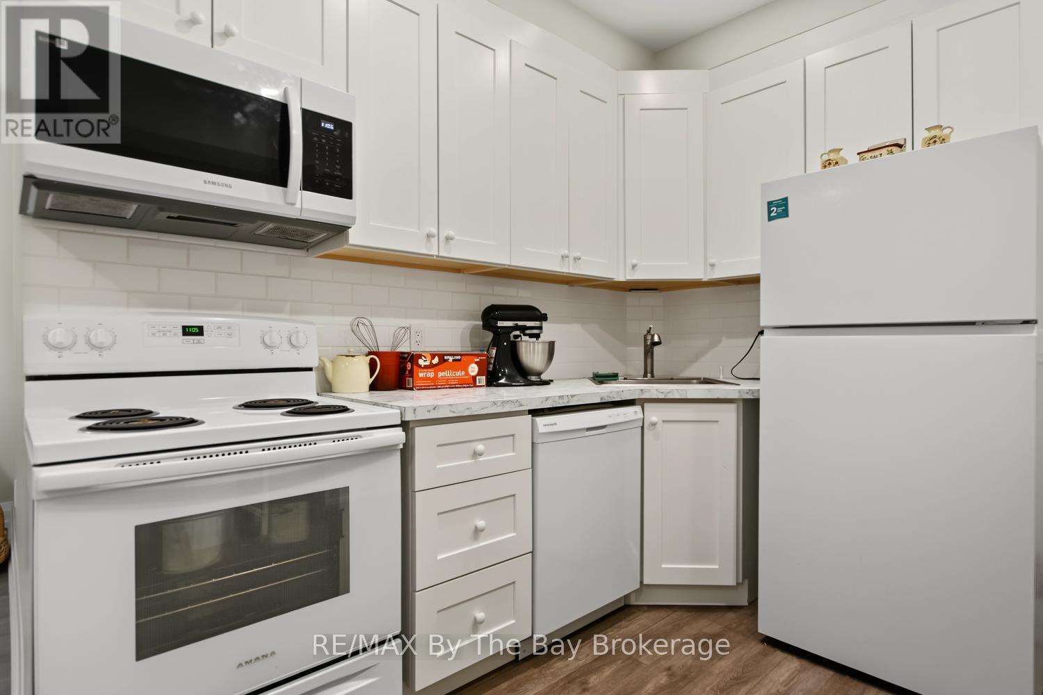 208 Thomas Street Property Photo 6