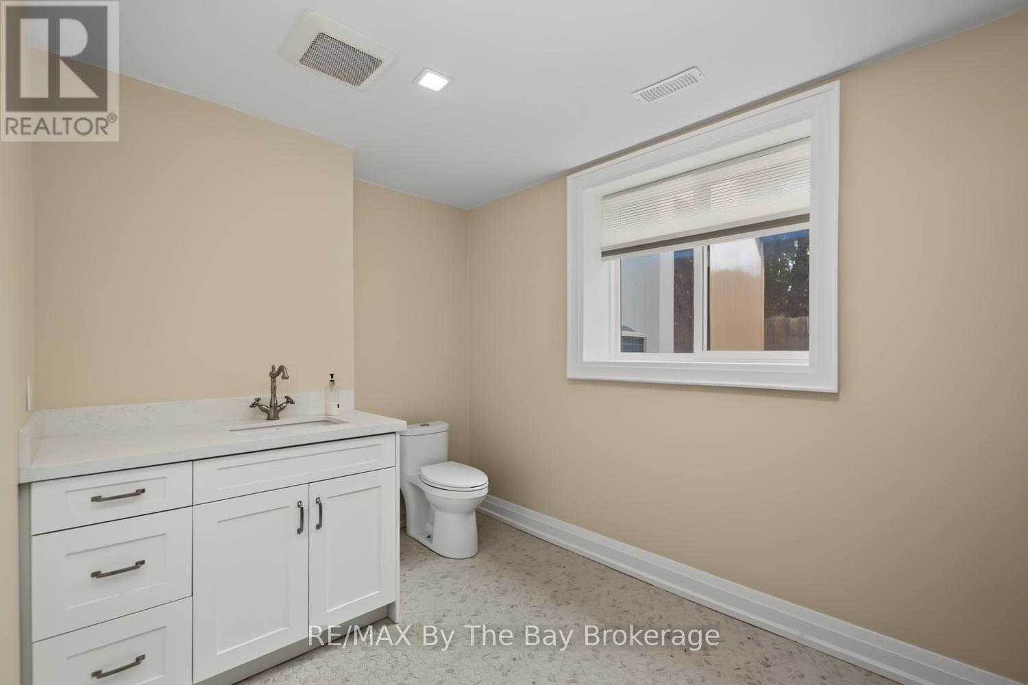 208 Thomas Street Property Photo 39
