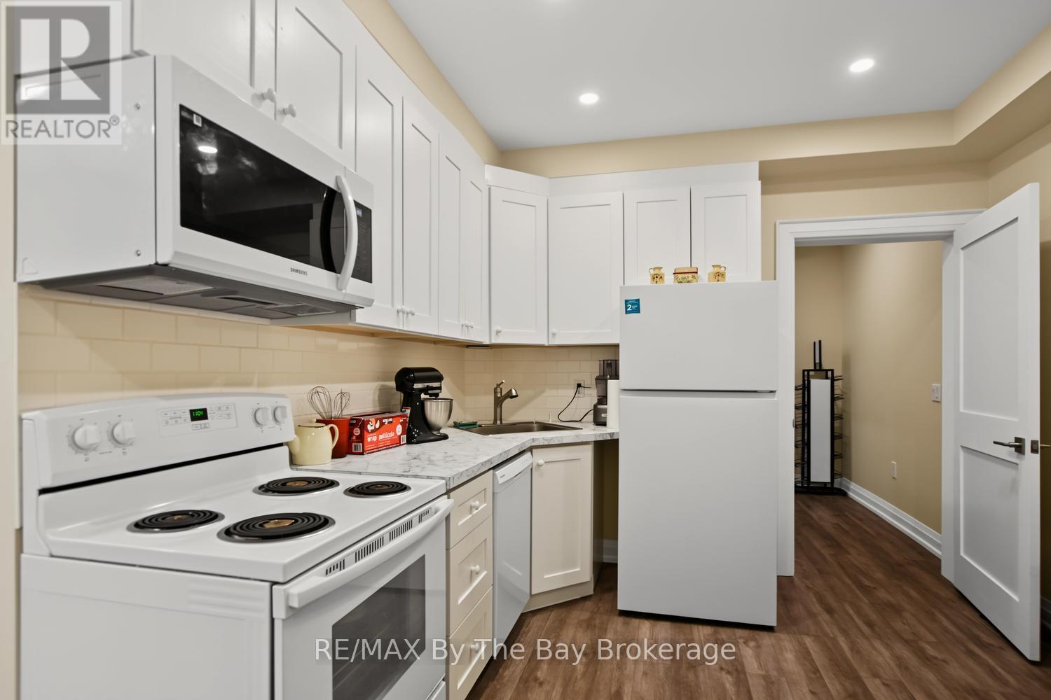 208 Thomas Street Property Photo 42