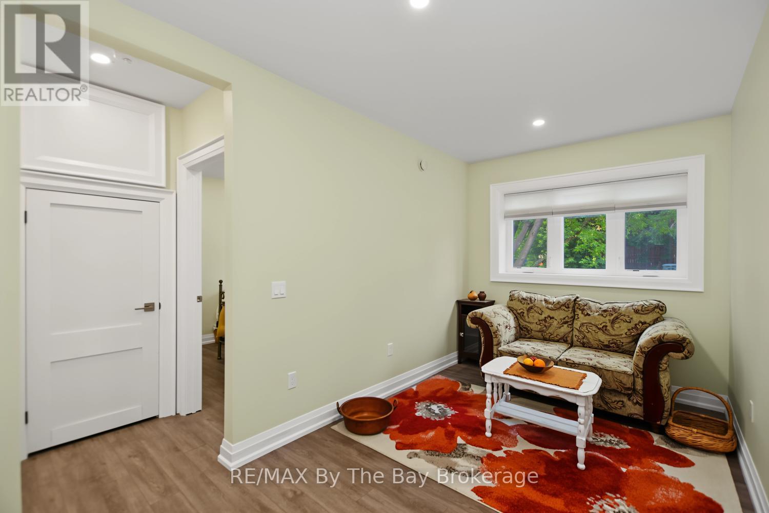 208 Thomas Street Property Photo 43