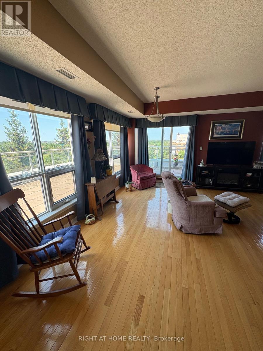 404 - 94 Dean Avenue Property Photo 36