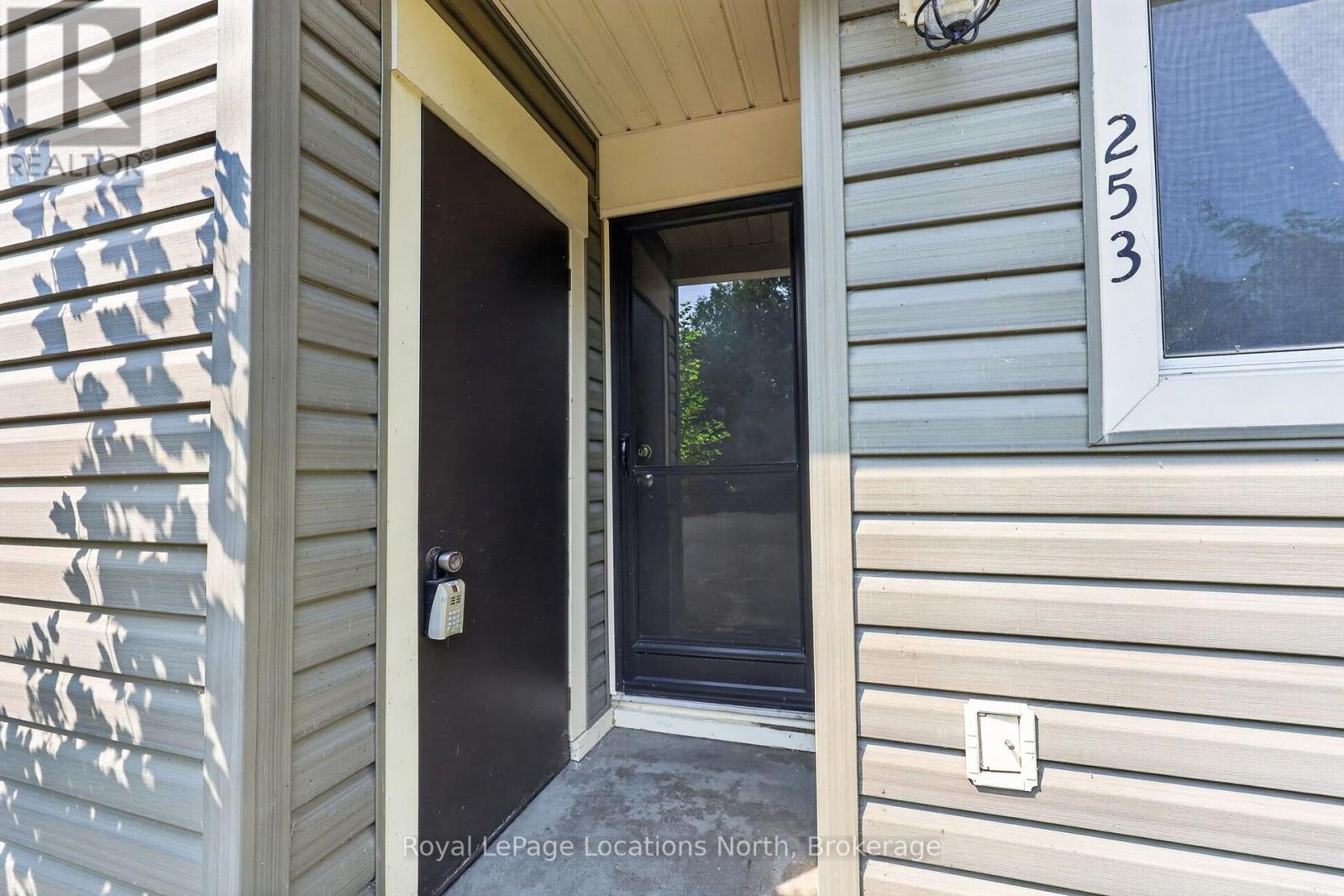 253 - 13 Harbour Street W Property Photo 4