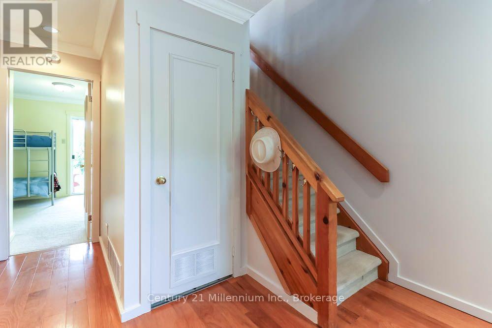 21 - 127 Fairway Crescent Property Photo 2