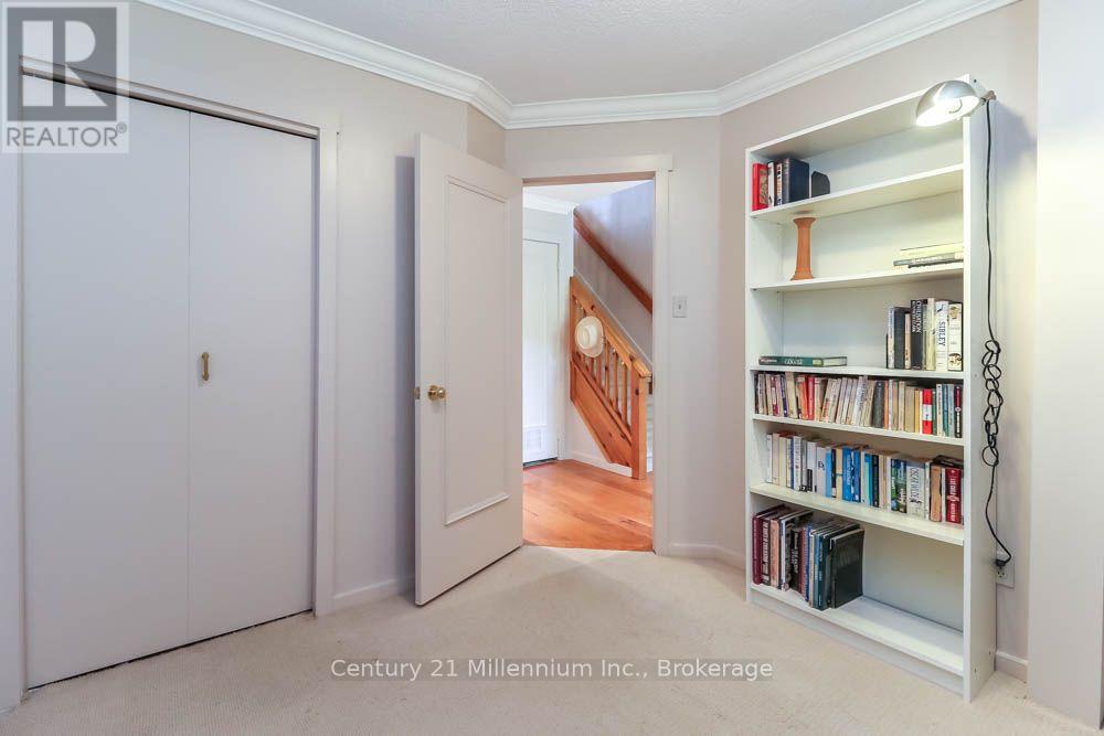 21 - 127 Fairway Crescent Property Photo 3