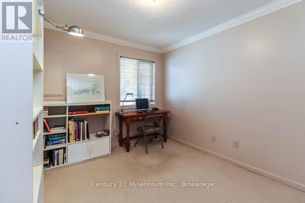 21 - 127 Fairway Crescent Property Photo 4