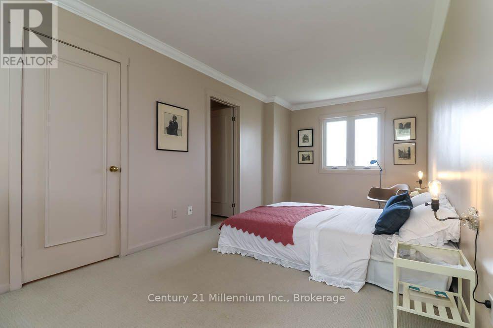 21 - 127 Fairway Crescent Property Photo 14