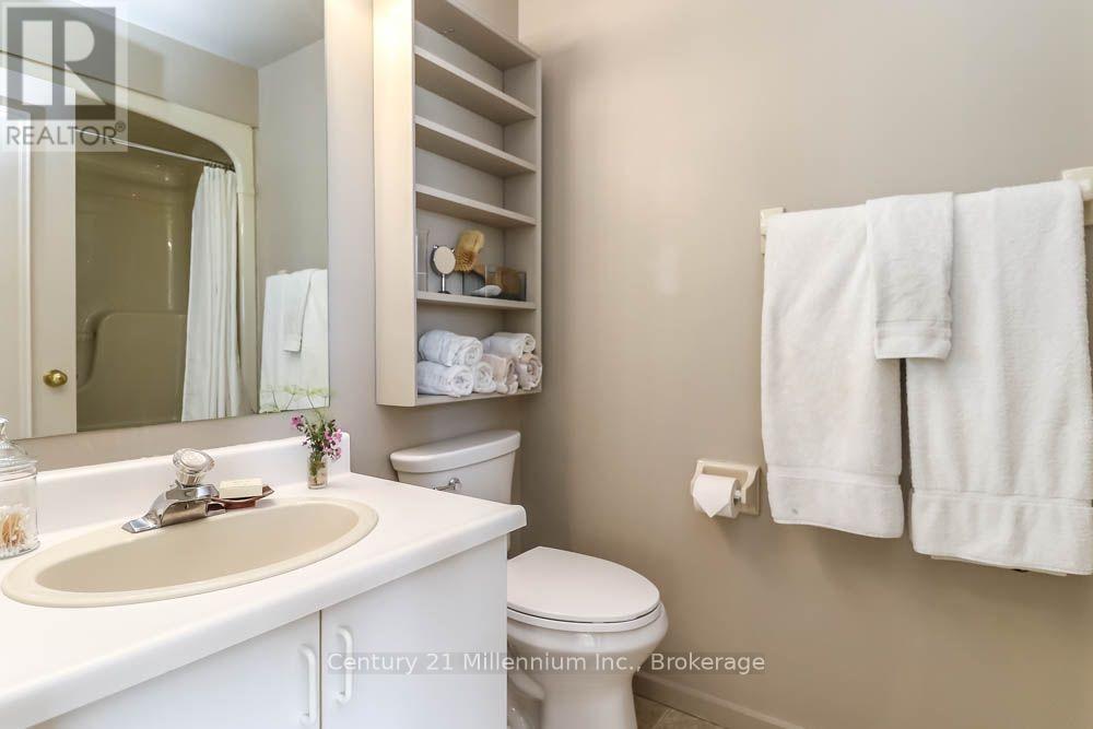 21 - 127 Fairway Crescent Property Photo 15