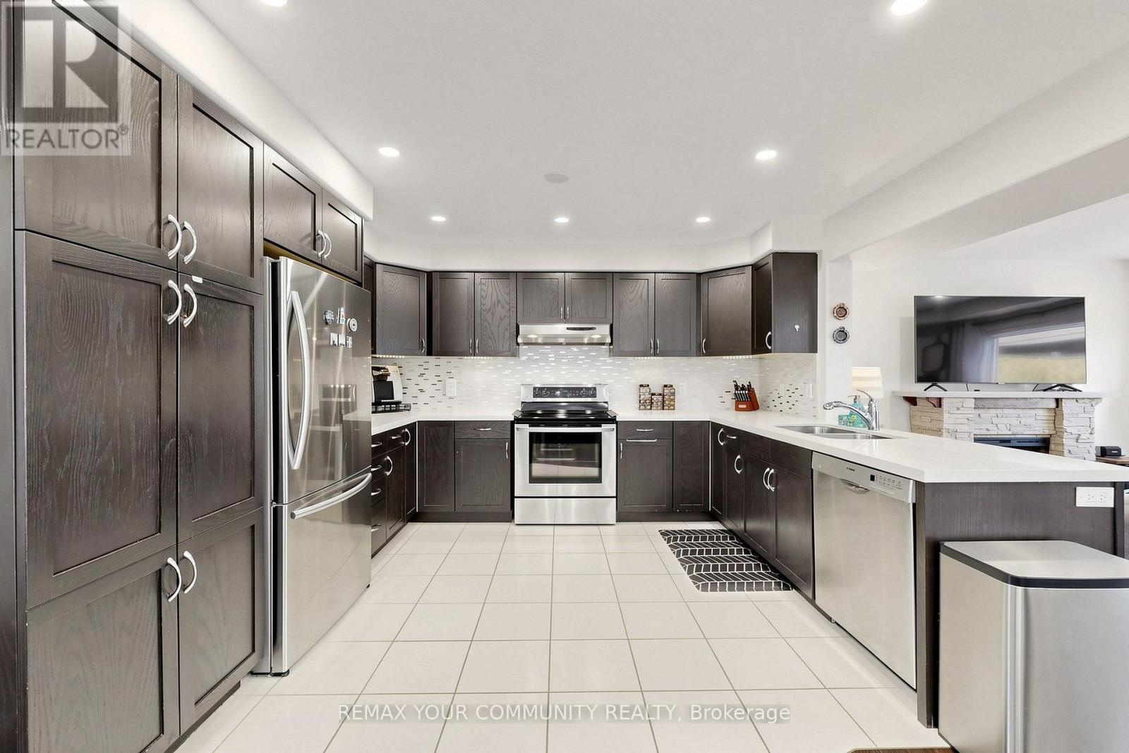 18 Davis Street Property Photo 14