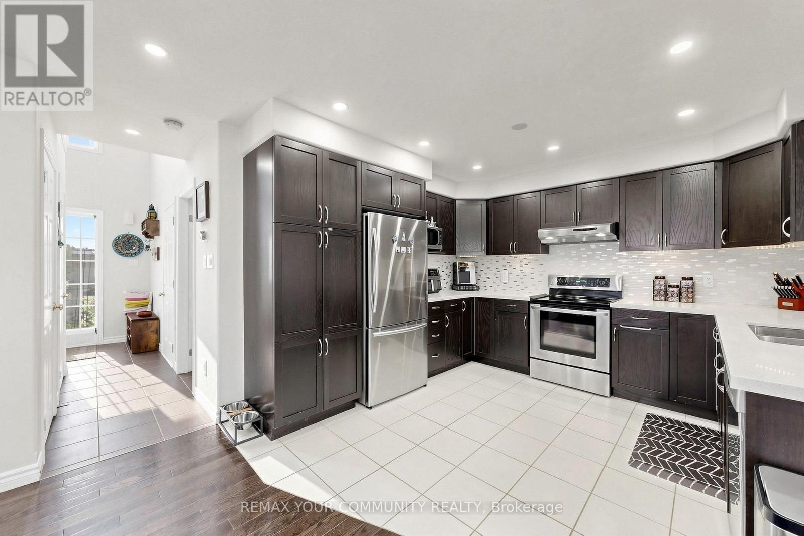 18 Davis Street Property Photo 15