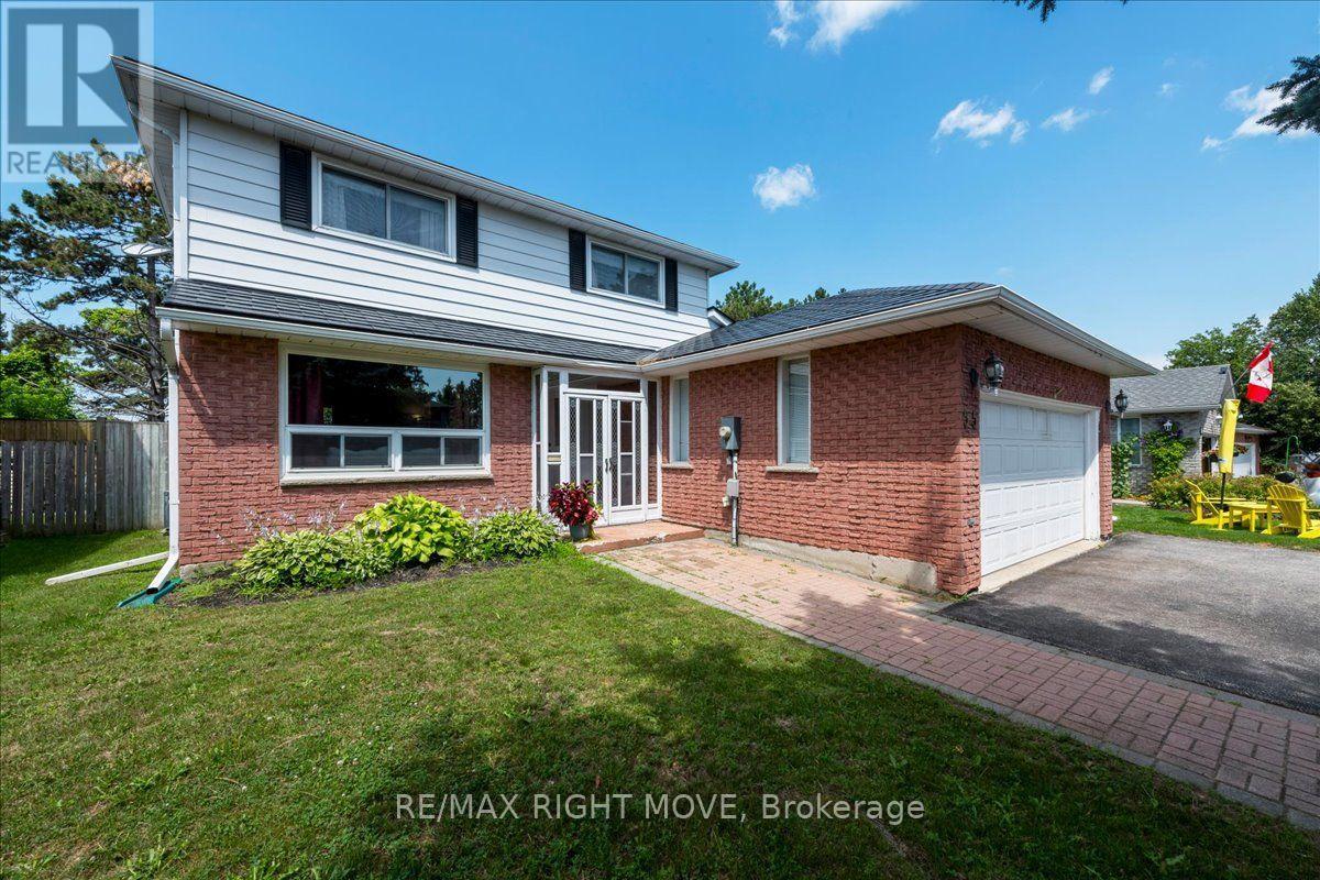 55 Laurentian Lane Property Photo 2