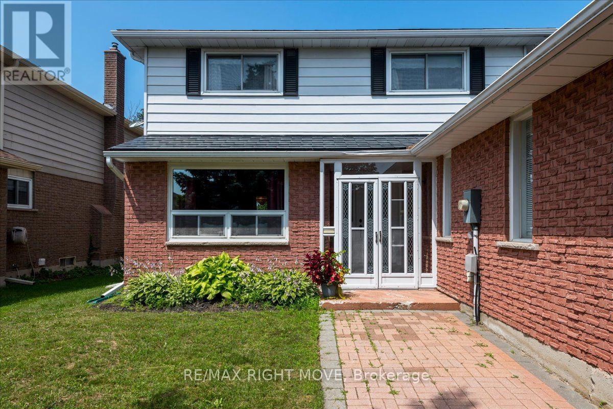 55 Laurentian Lane Property Photo 3