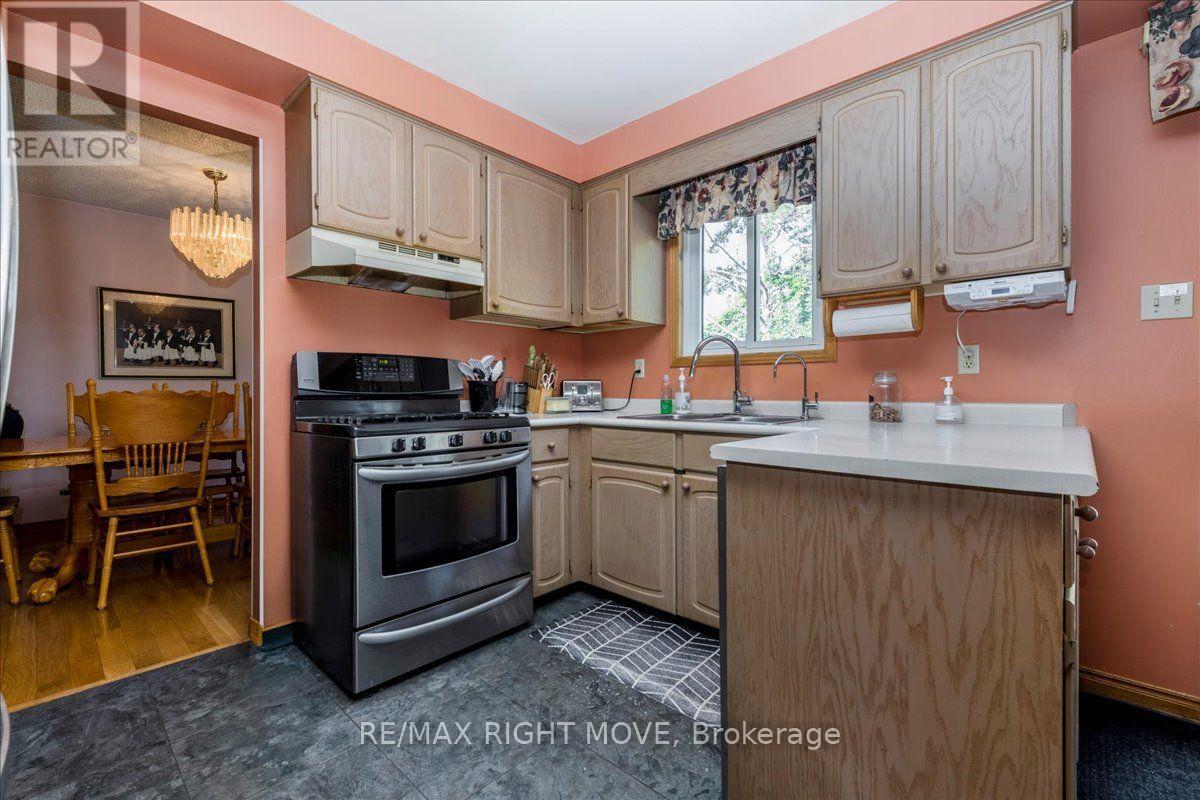 55 Laurentian Lane Property Photo 8