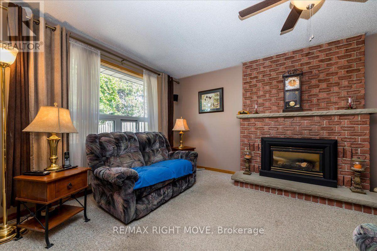 55 Laurentian Lane Property Photo 12