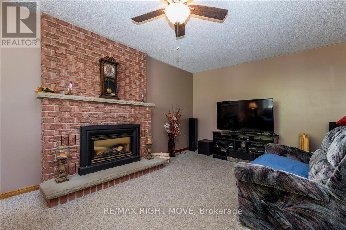 55 Laurentian Lane Property Photo 13