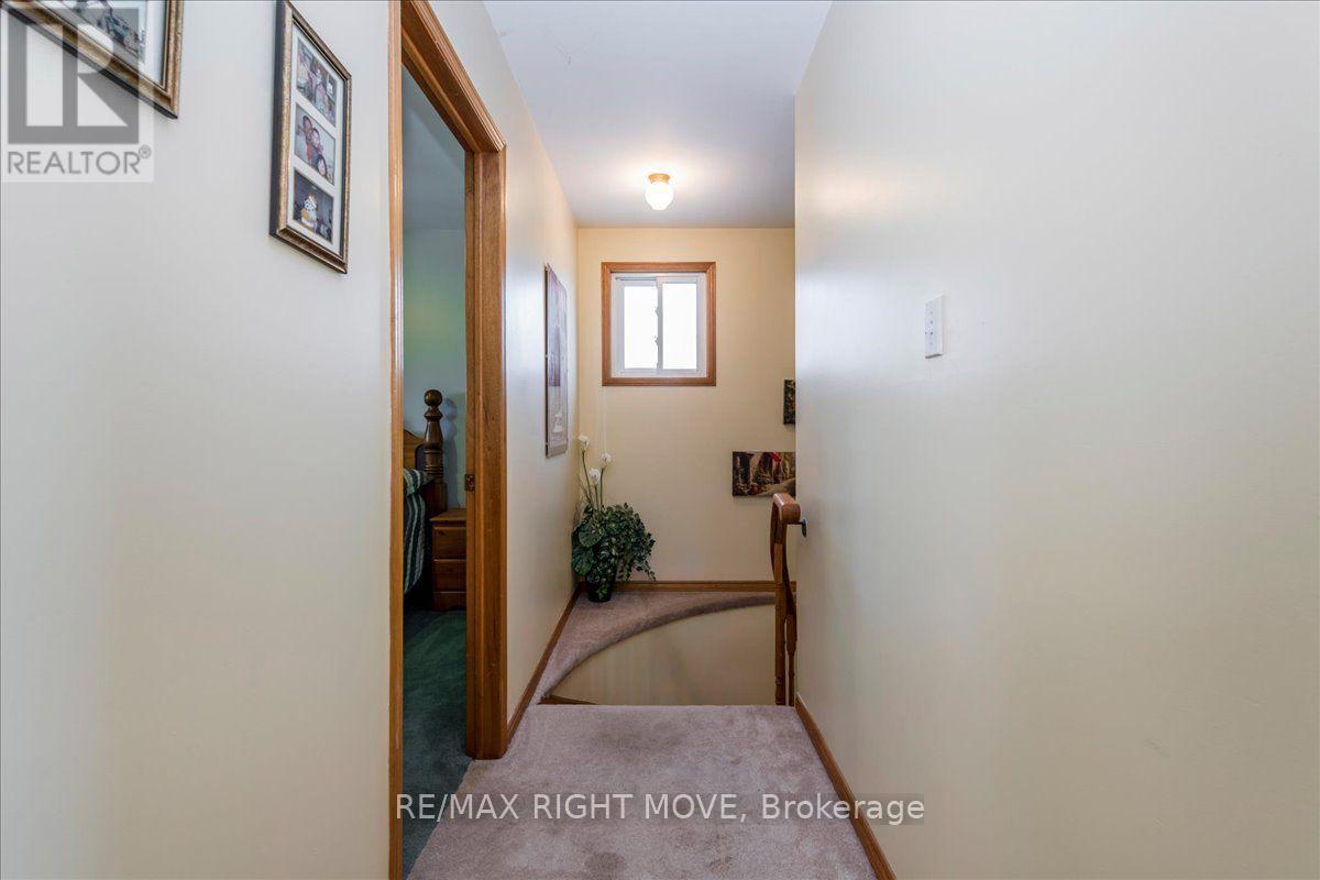55 Laurentian Lane Property Photo 17