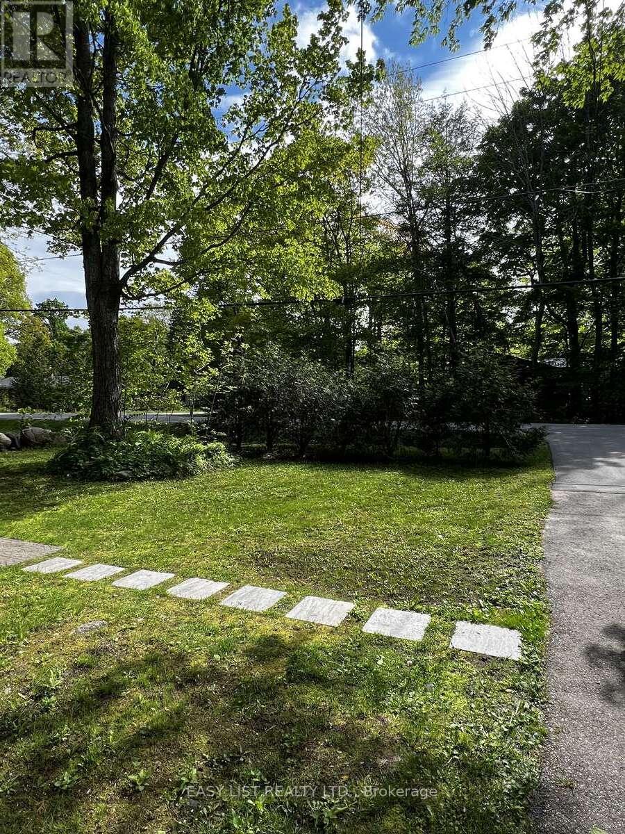2135 Champlain Road Property Photo 3