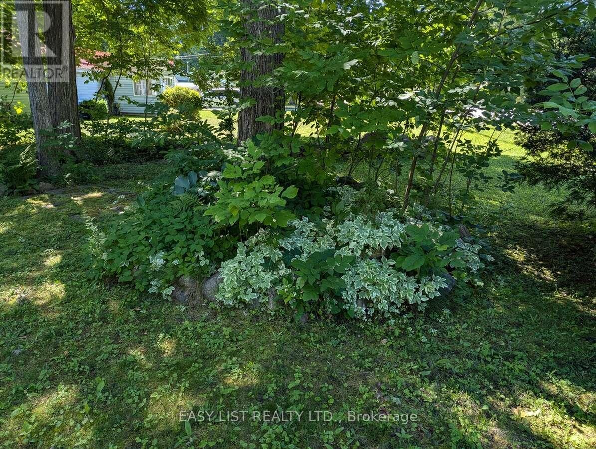 2135 Champlain Road Property Photo 4