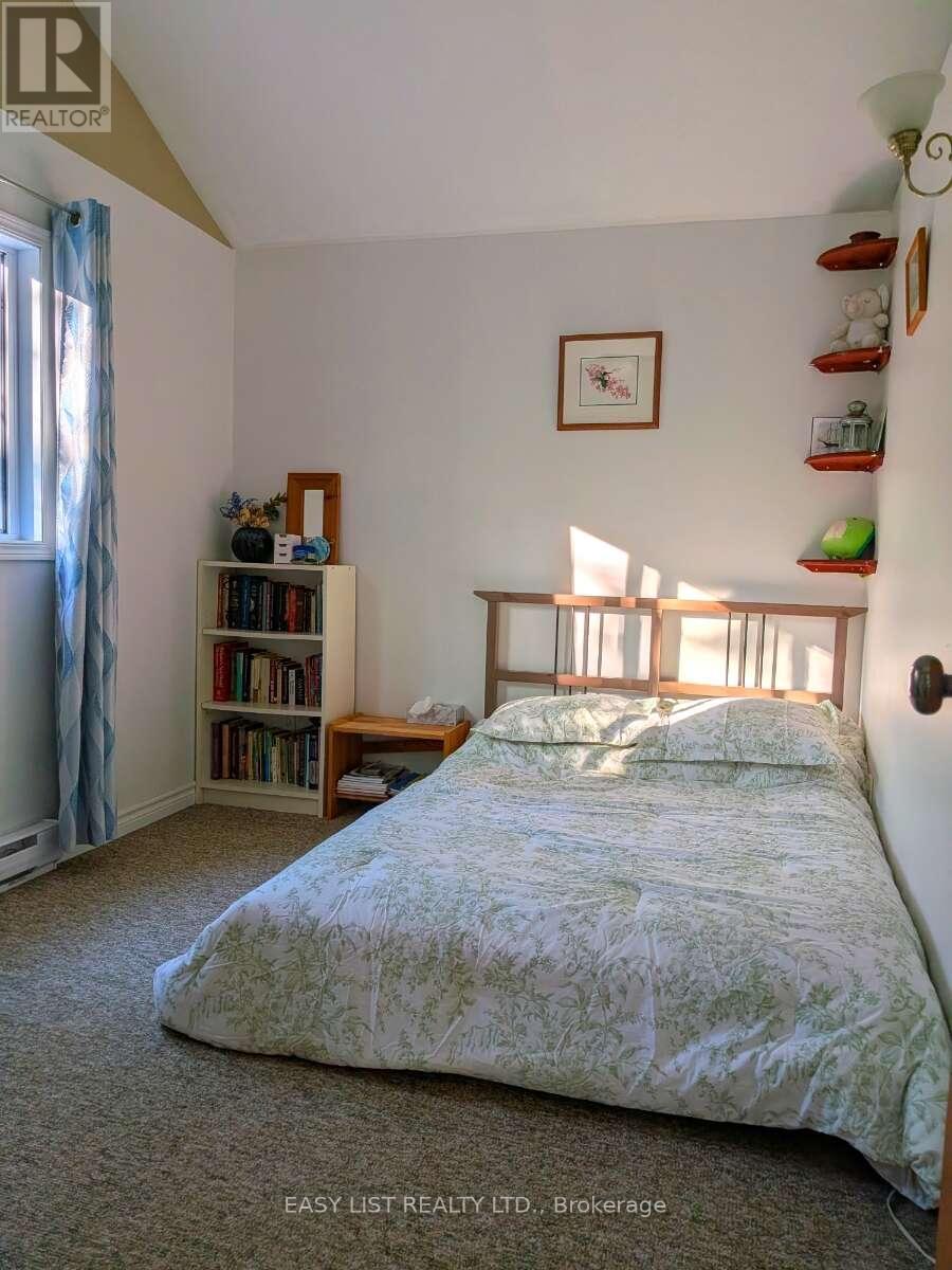 2135 Champlain Road Property Photo 7