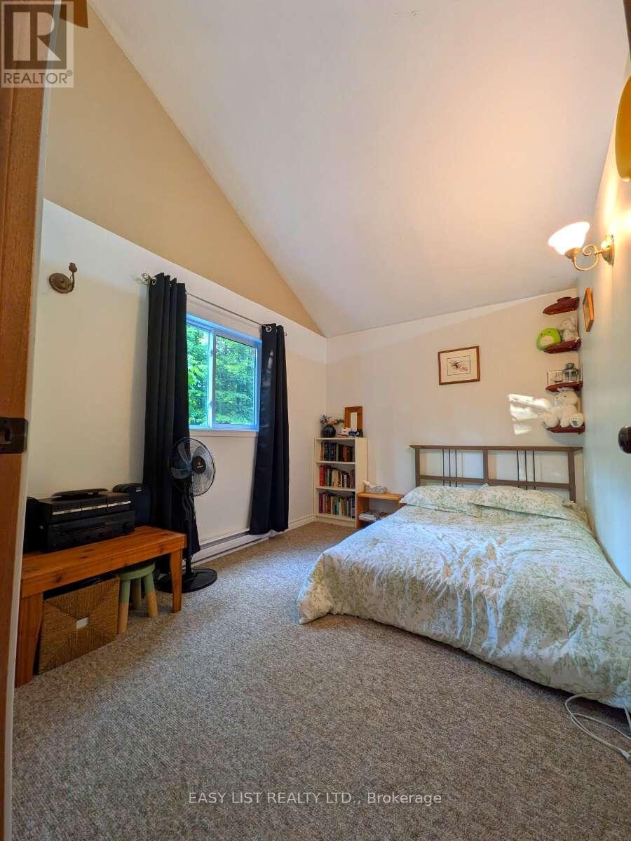 2135 Champlain Road Property Photo 8
