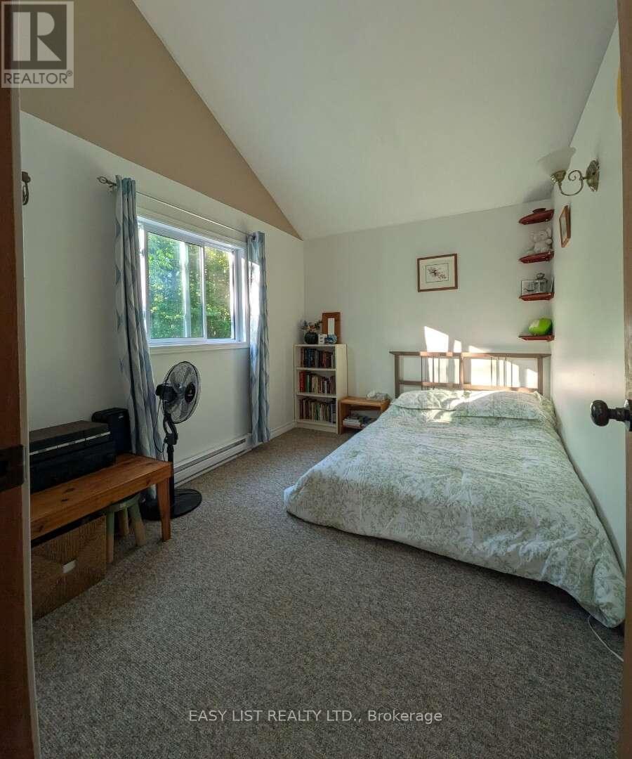 2135 Champlain Road Property Photo 9