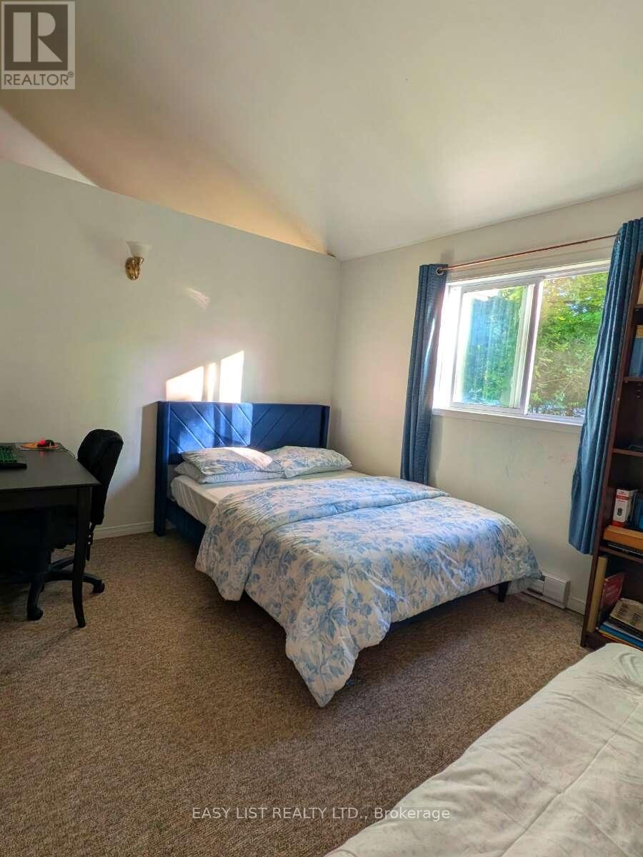 2135 Champlain Road Property Photo 10