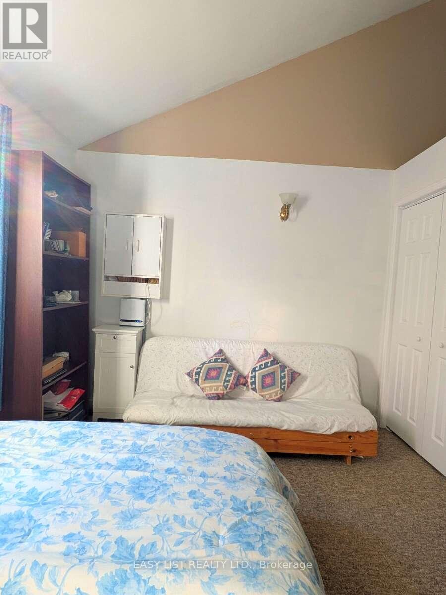 2135 Champlain Road Property Photo 11