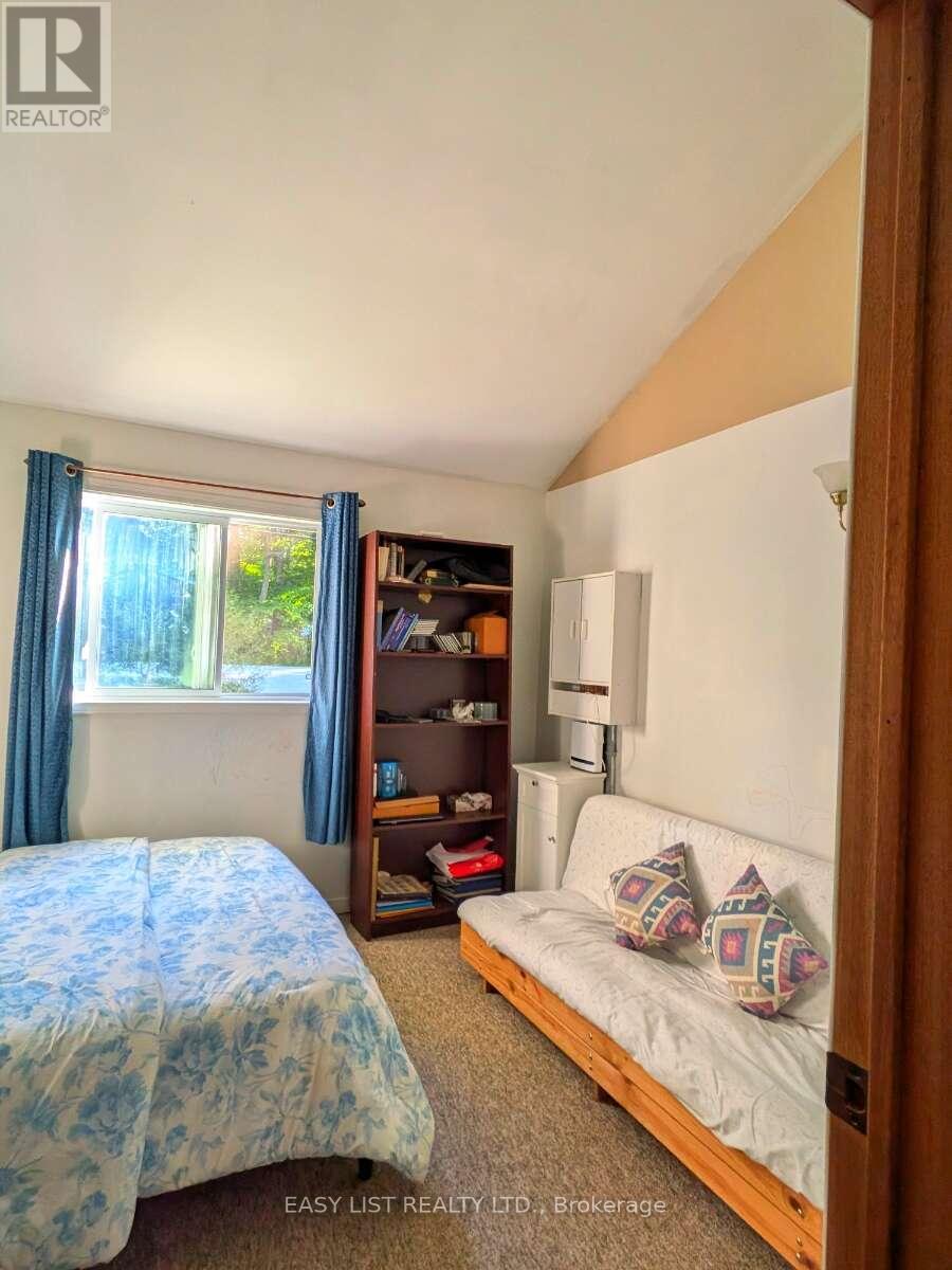 2135 Champlain Road Property Photo 12