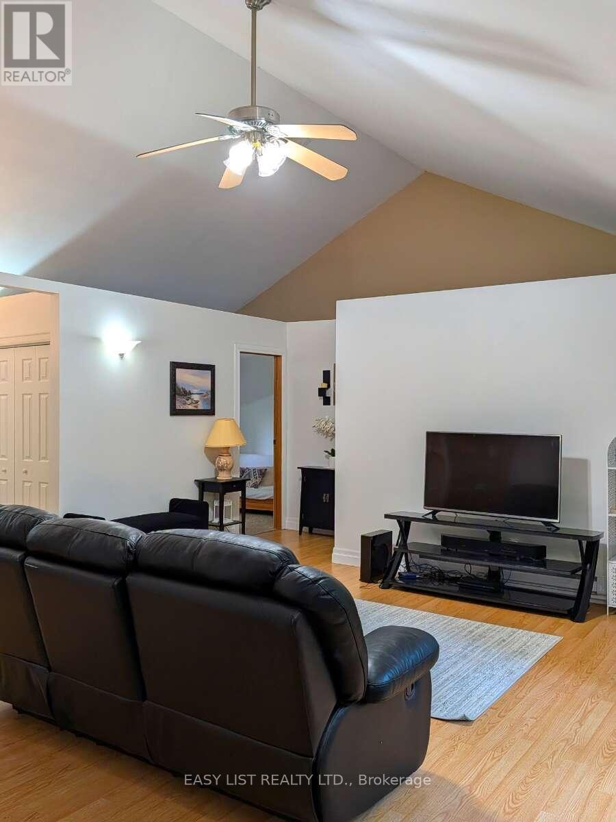 2135 Champlain Road Property Photo 13
