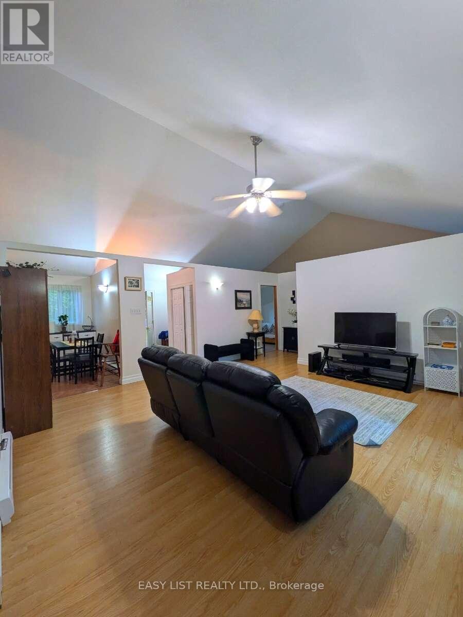 2135 Champlain Road Property Photo 14