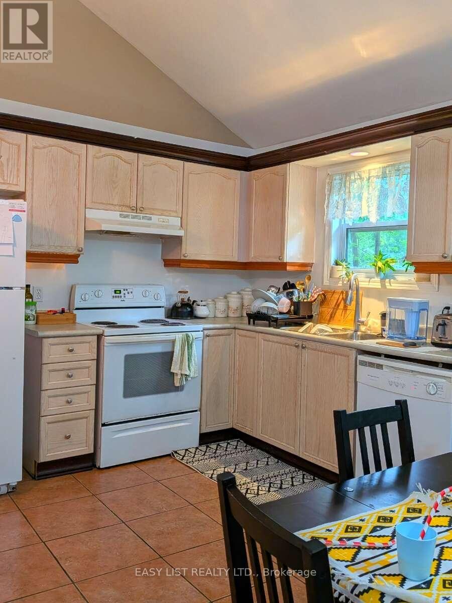 2135 Champlain Road Property Photo 16