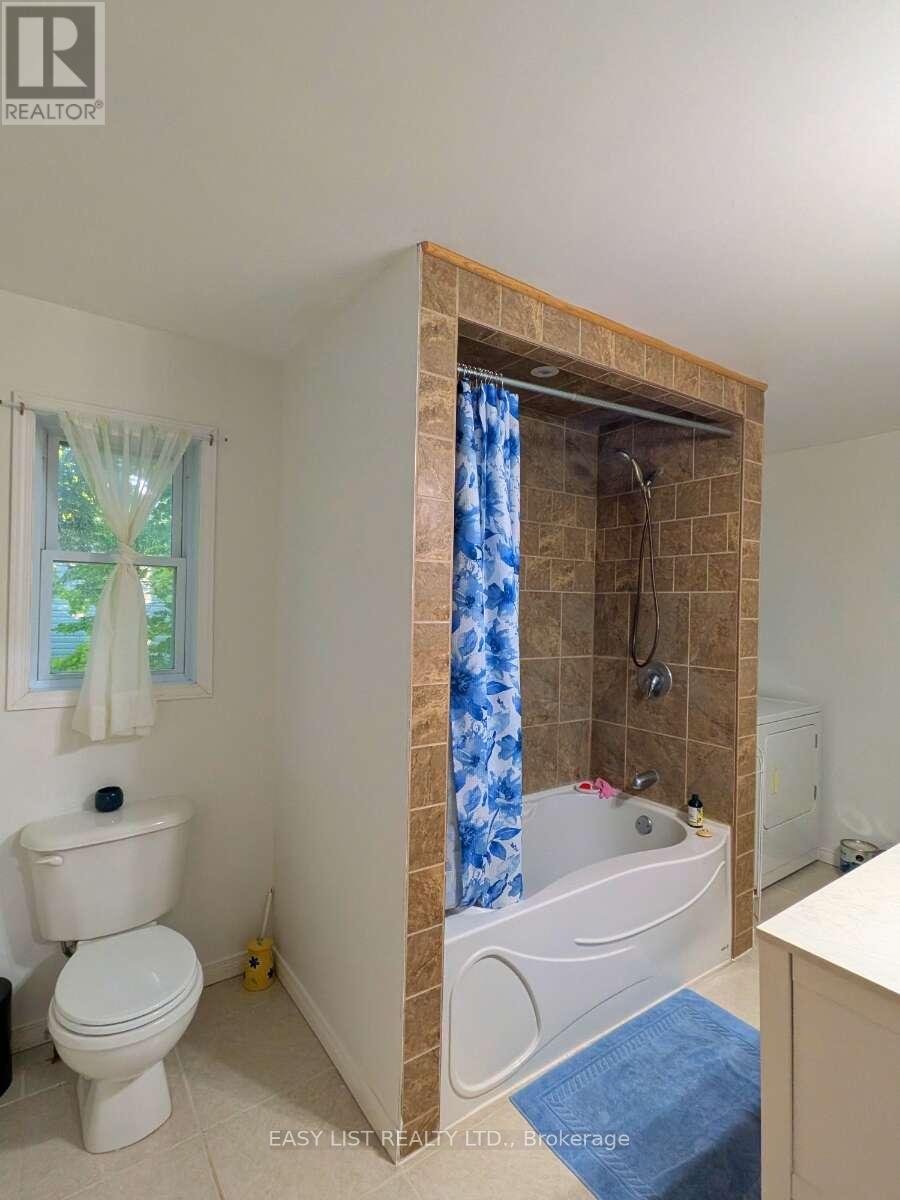 2135 Champlain Road Property Photo 17