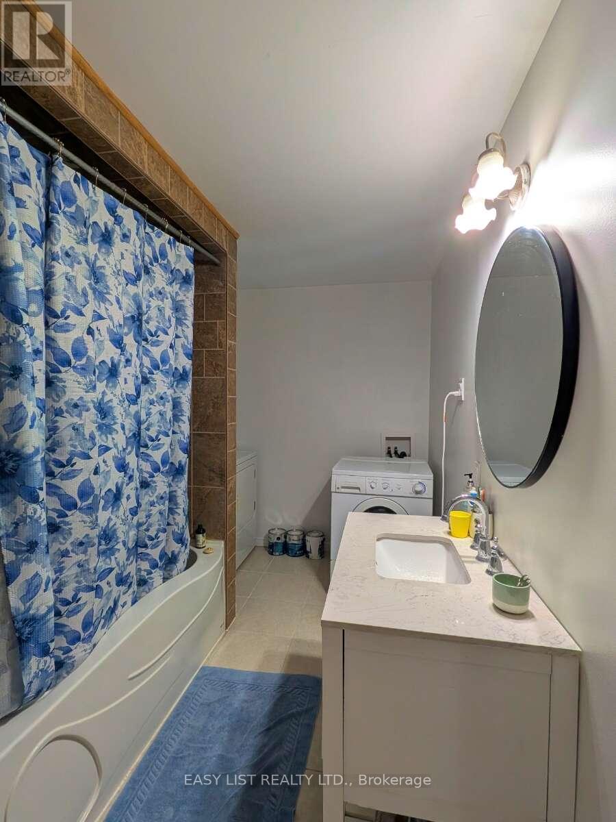2135 Champlain Road Property Photo 18