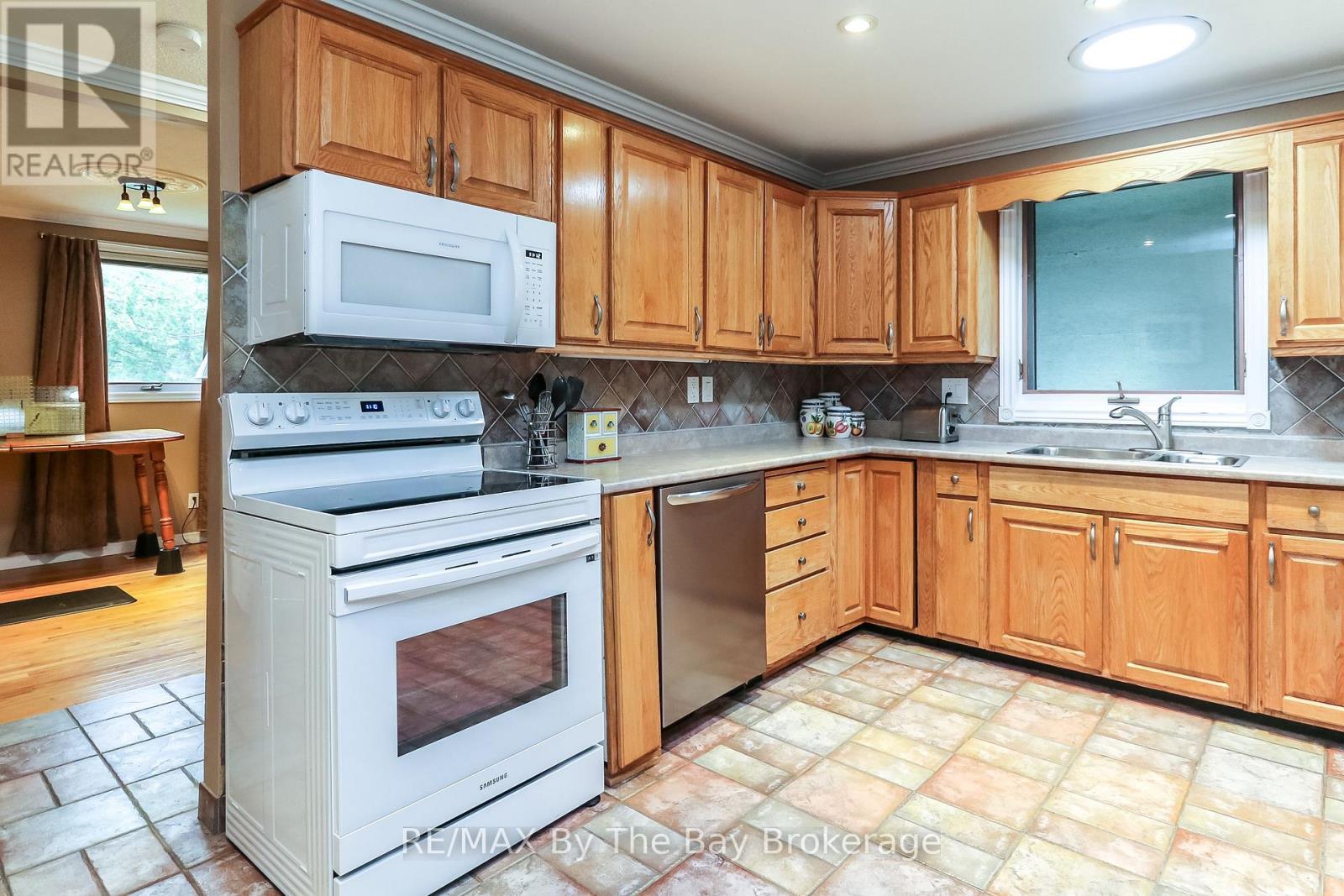 116 Stroud Crescent Property Photo 3
