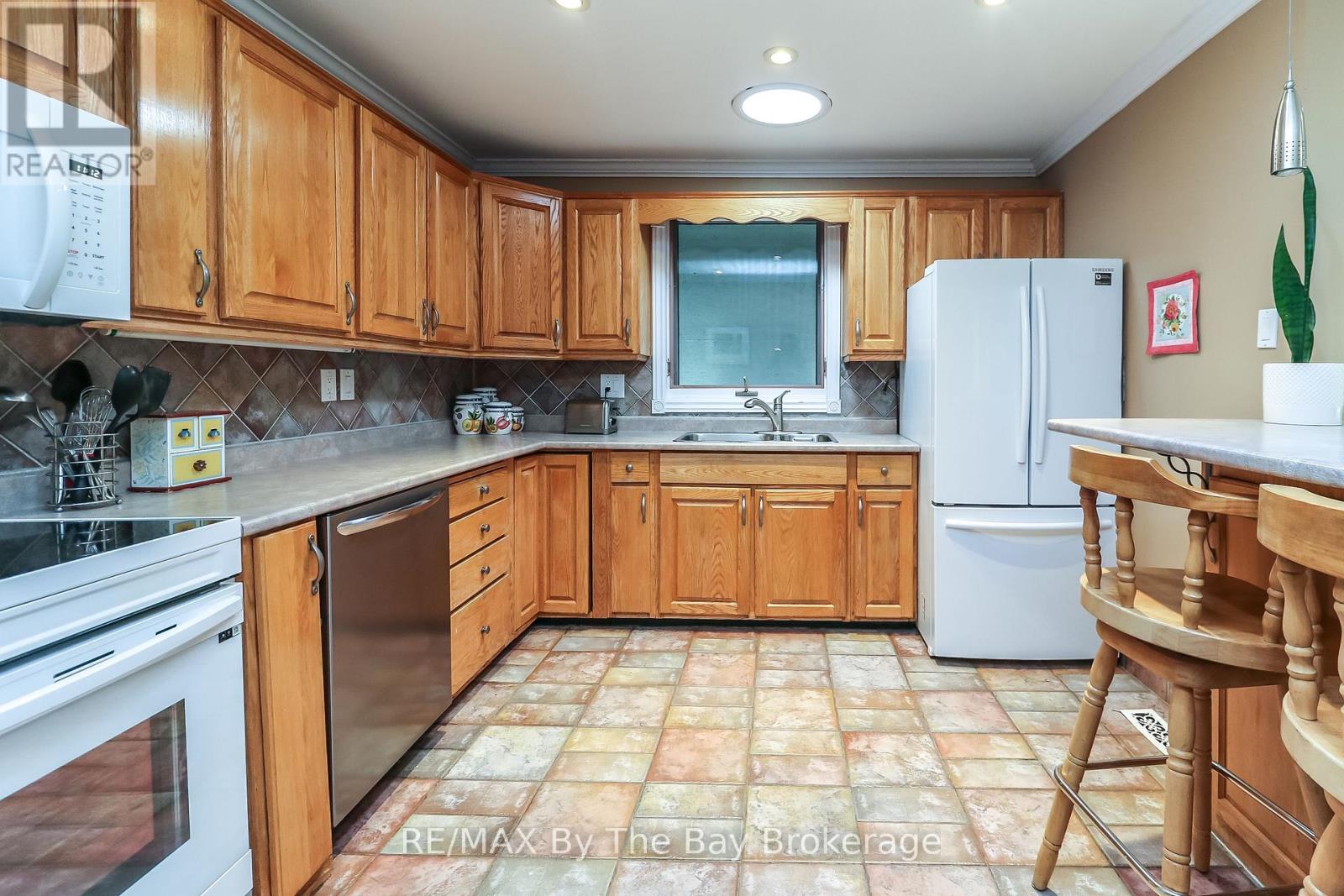 116 Stroud Crescent Property Photo 4