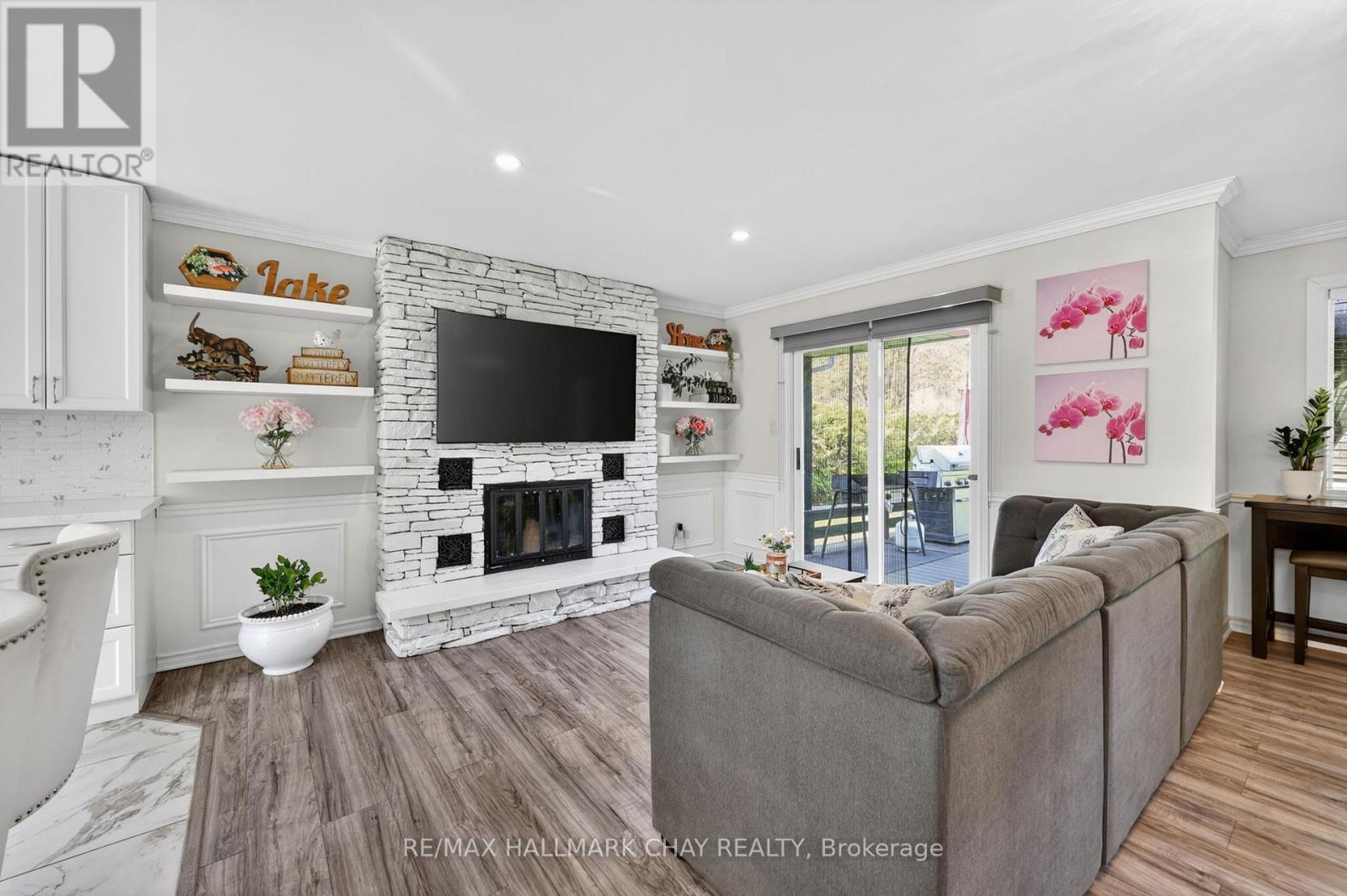 2330 Lakeshore Road E Property Photo 12