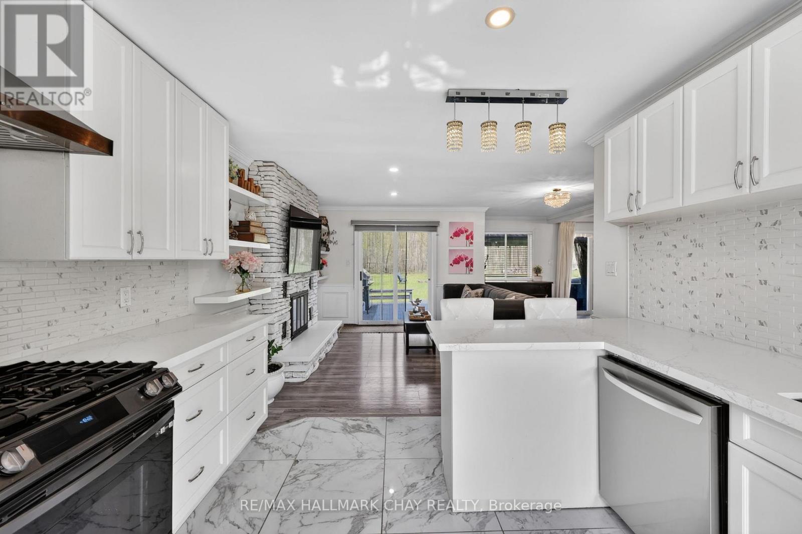 2330 Lakeshore Road E Property Photo 15