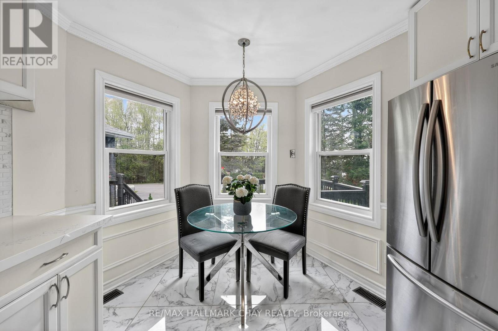 2330 Lakeshore Road E Property Photo 17