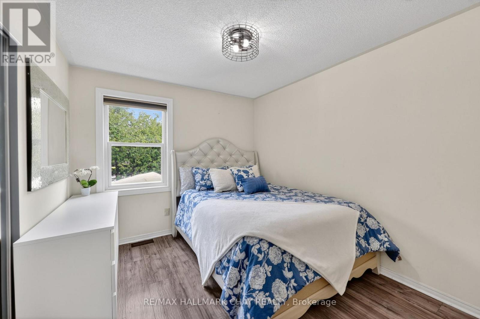 2330 Lakeshore Road E Property Photo 22