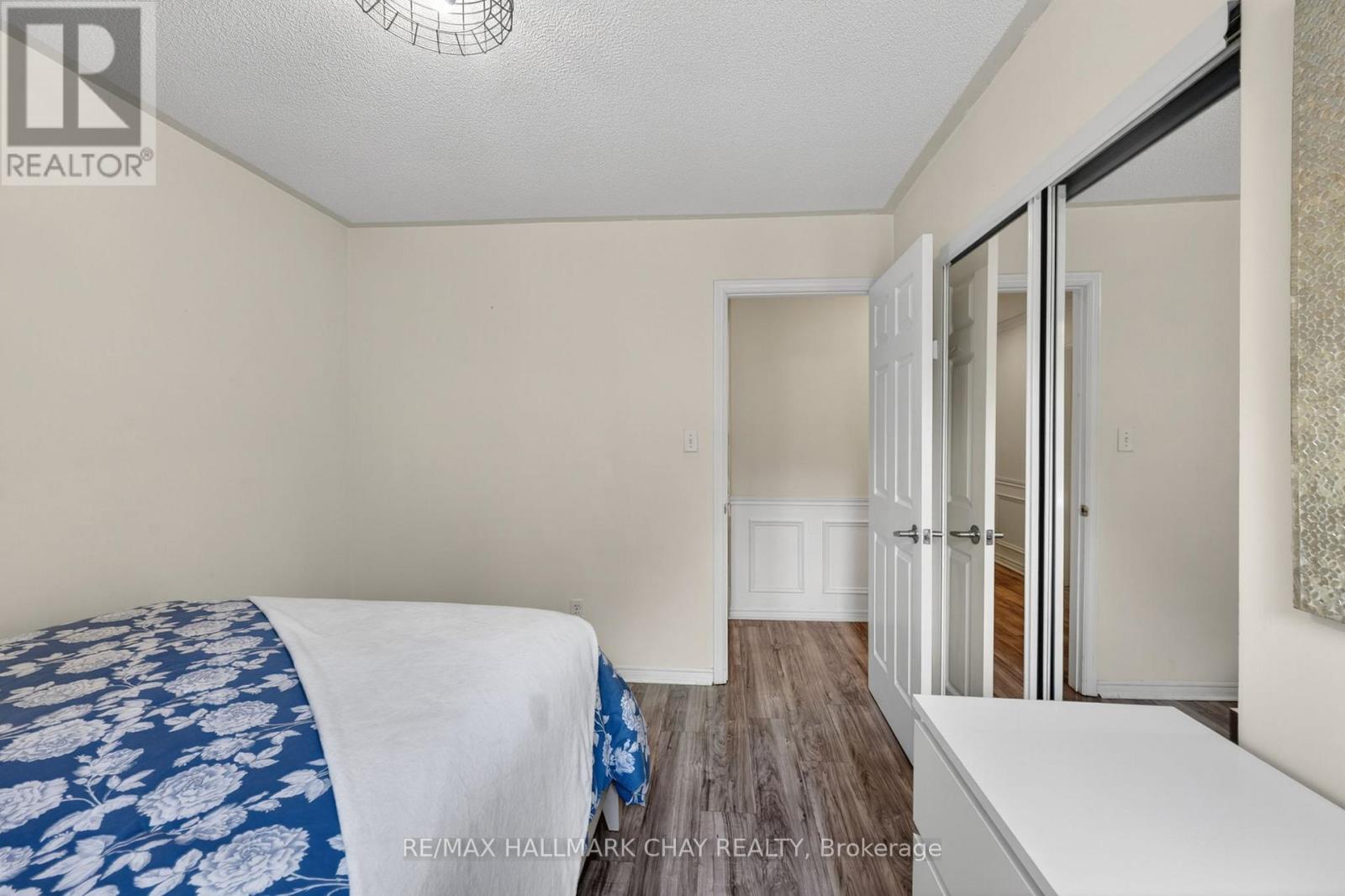 2330 Lakeshore Road E Property Photo 23