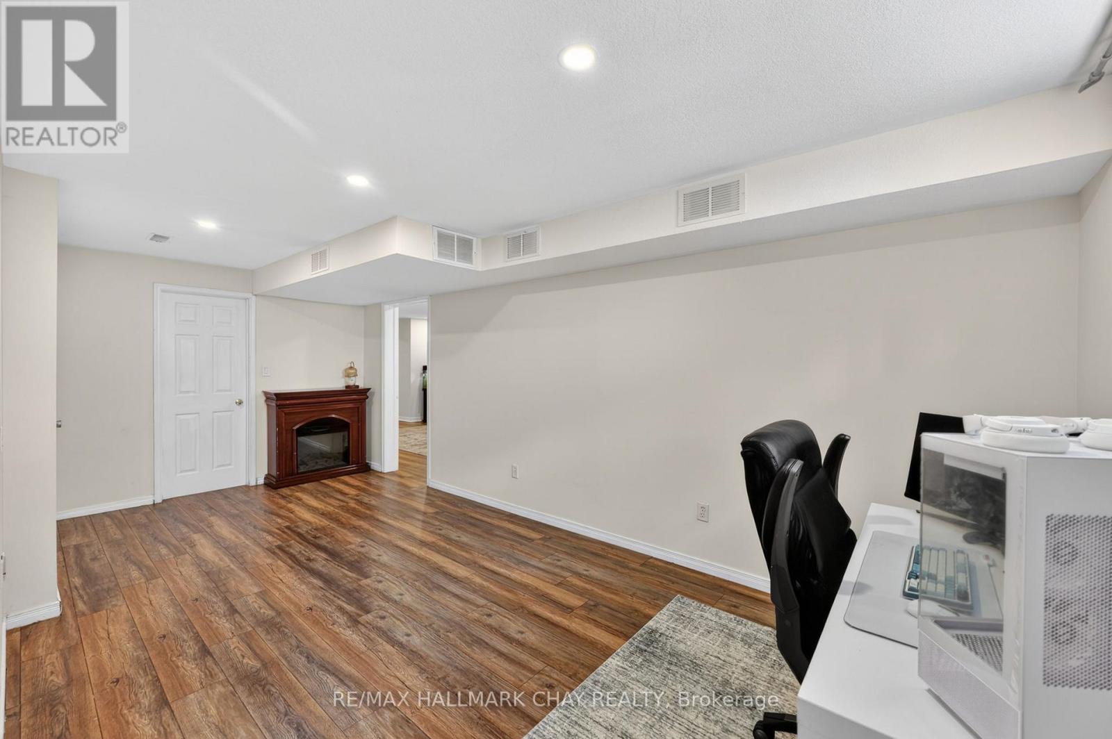 2330 Lakeshore Road E Property Photo 27