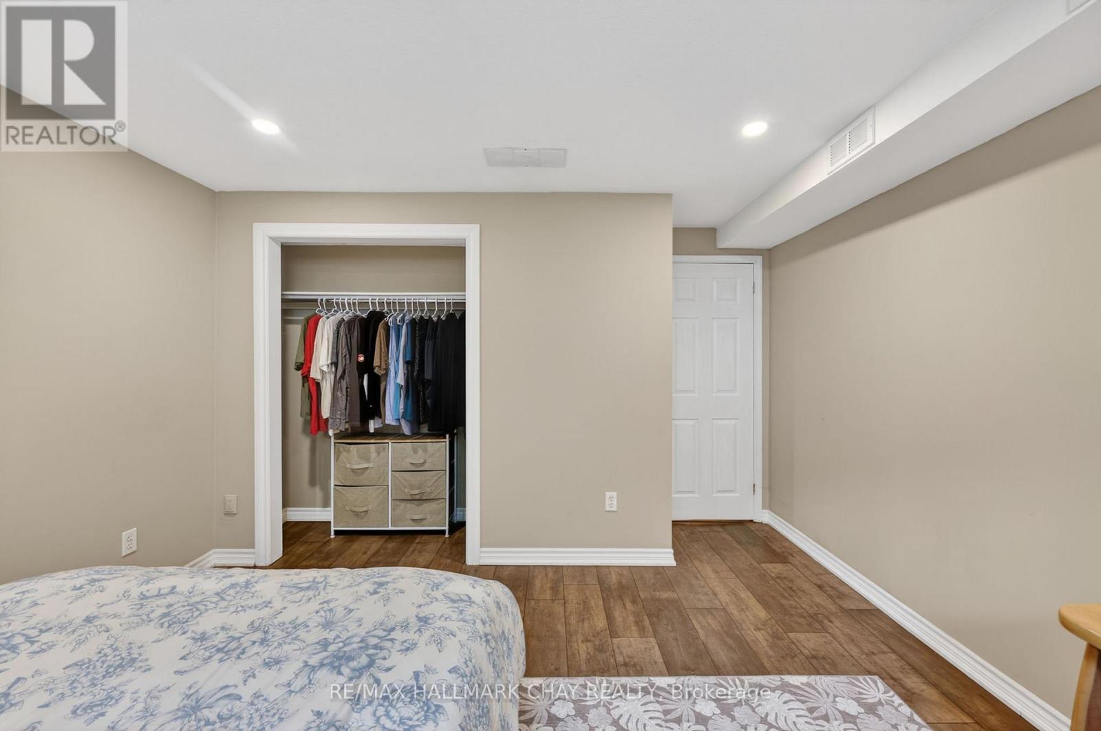 2330 Lakeshore Road E Property Photo 32
