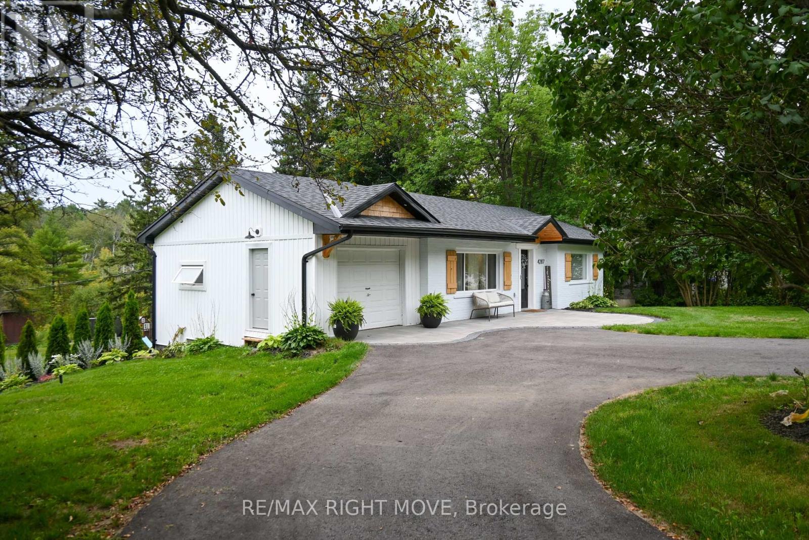 4287 Huronia Road Property Photo 2
