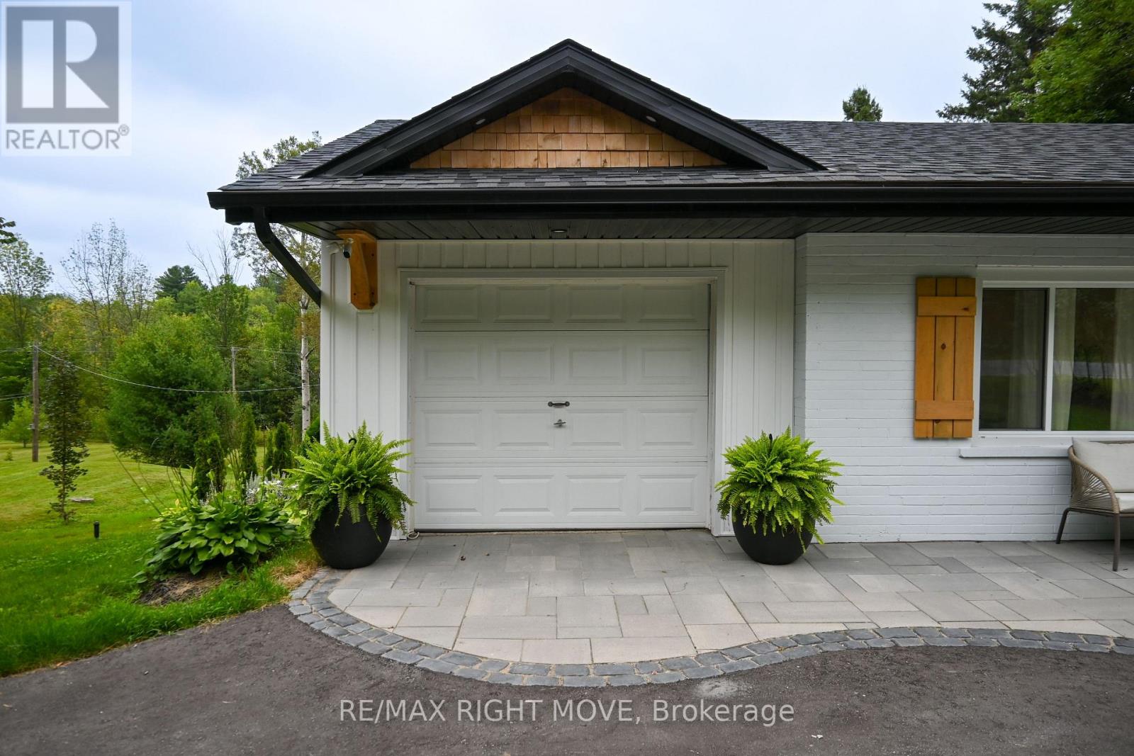 4287 Huronia Road Property Photo 4