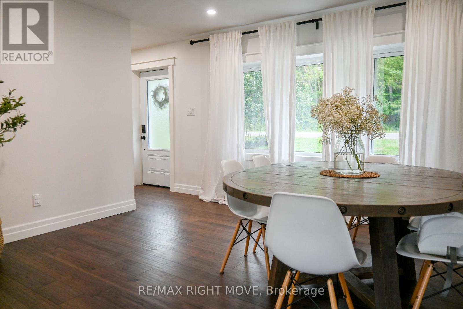 4287 Huronia Road Property Photo 6